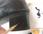 靴の傷2(靴のすりキズを絵の具で塗っちゃいます。)