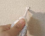 クロスのはがれ2(まず、はがれの部分に「目地シール」をもります。)