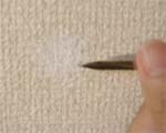 クロスのはがれ5(半乾きになったら、串で凹凸をつけます。)